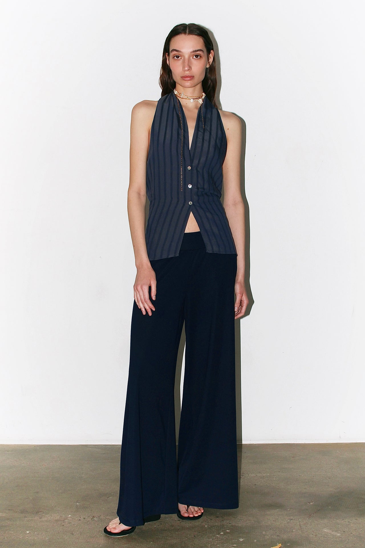 Front view of the Daniela Pants in navy – high-waisted wide-leg trousers with a sleek and elegant fit.
