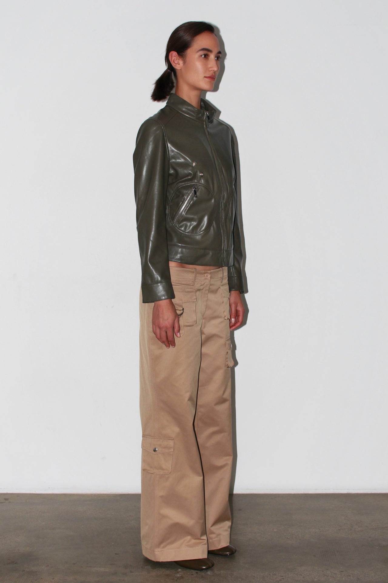 Front view of the Marina Beige Pants – high-waisted beige trousers with straight cut and tailored silhouette.
